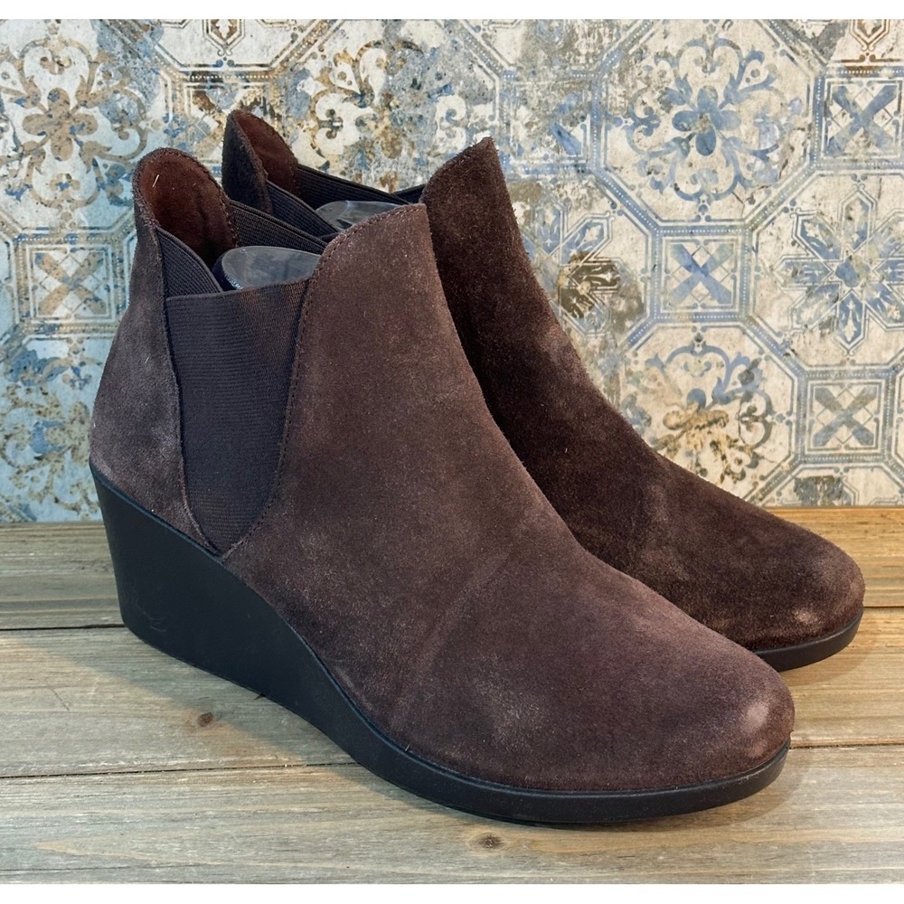 Crocs Leigh Suede Wedge Booties Ankle Women 9 Brown Good